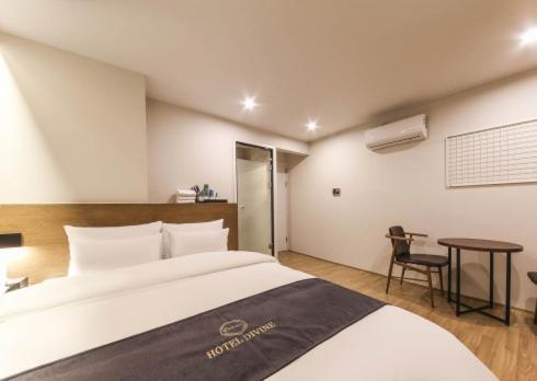 Gwangju Divine Hotel Gwangju Metropolitan City Rum bild